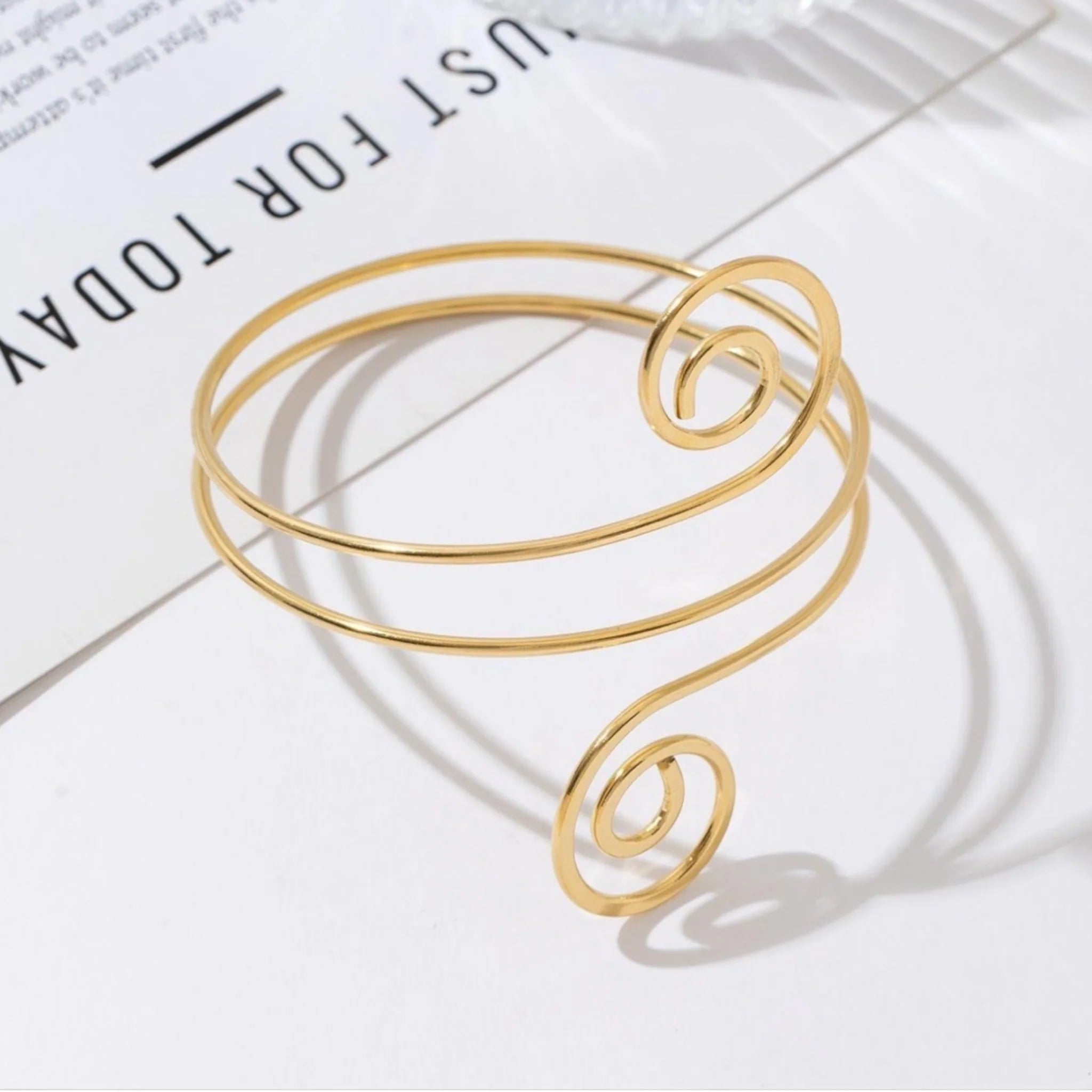 Boven arm band swirl