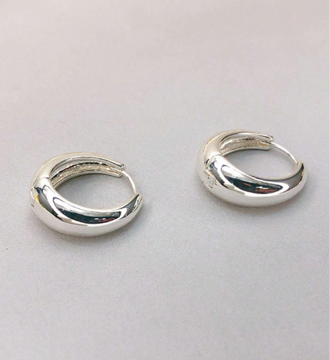 Kleine hugging creolen